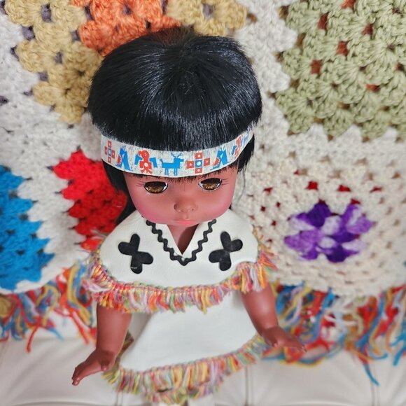 Vintage Regal Native American Doll Faux Doeskin Outfit Fringed Edges Sleepy Eyes - Picture 5 of 11